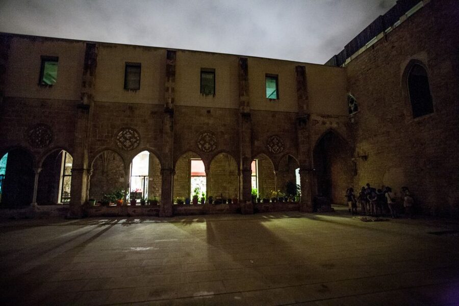 Barcelona: Dark History Night Walking Tour - Key highlights