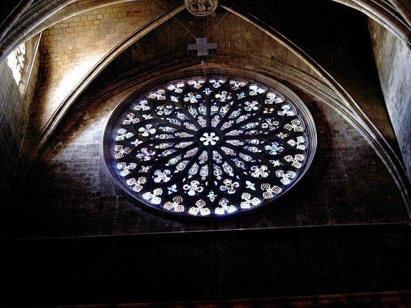 Barcelona Dark History Night Walking Tour With Drinks - Key things that make this tour work