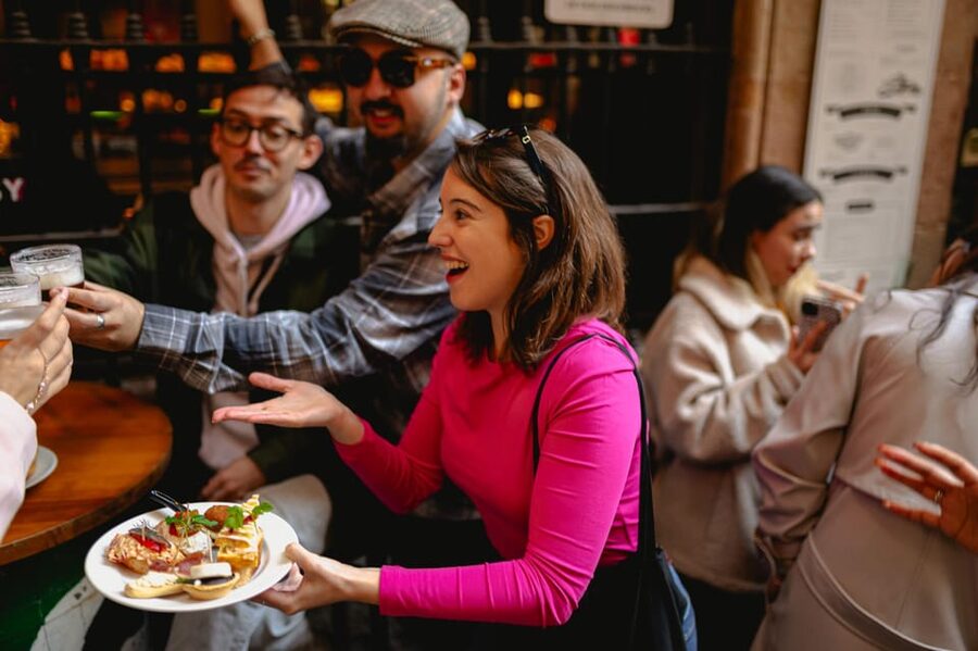 Barcelona: El Born Food Walking Tour with Tapas and Drinks - Key things that make this tour worth your time