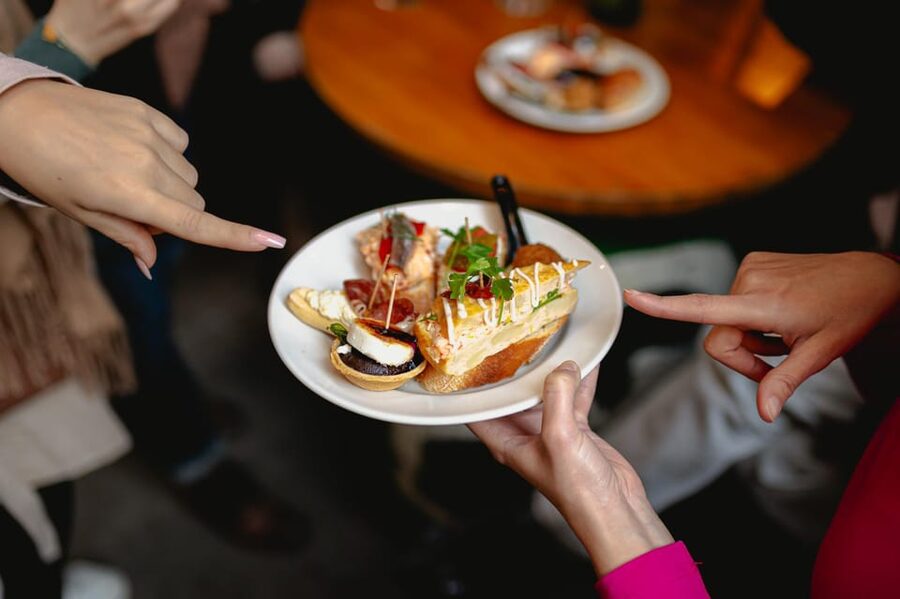 Barcelona: El Born Food Walking Tour with Tapas and Drinks - Drinks included: vermouth, cava, and non-alcoholic options