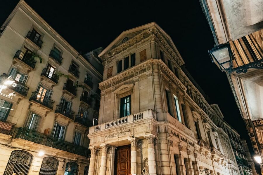 Barcelona: Gothic Quarter Ghosts and Legends Walking Tour - Gothic Quarter at night: why the stories hit harder after dark