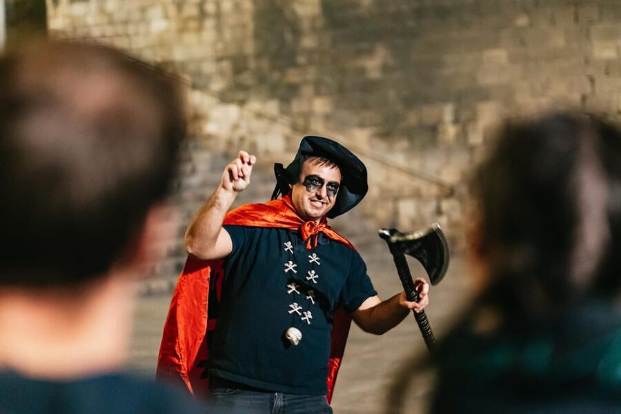 Barcelona: Gothic Quarter Ghosts and Legends Walking Tour - What you’ll actually see: stone alleys, night corners, and guided storytelling