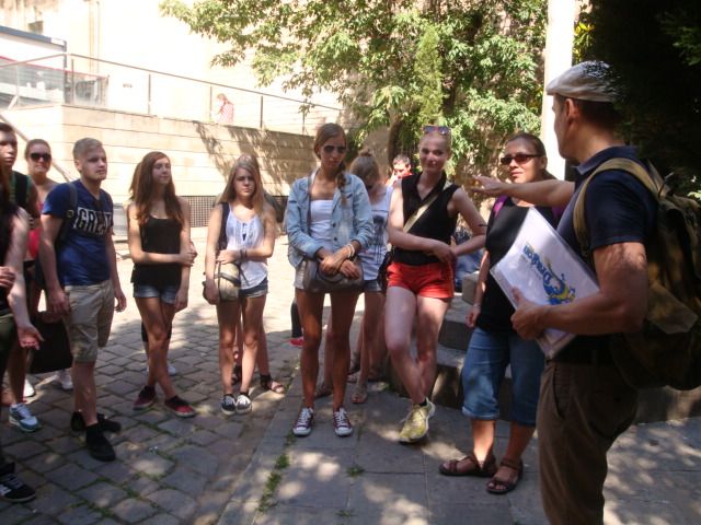 Barcelona: Gothic Quarter Walking Tour - Small private group feel: why it helps questions