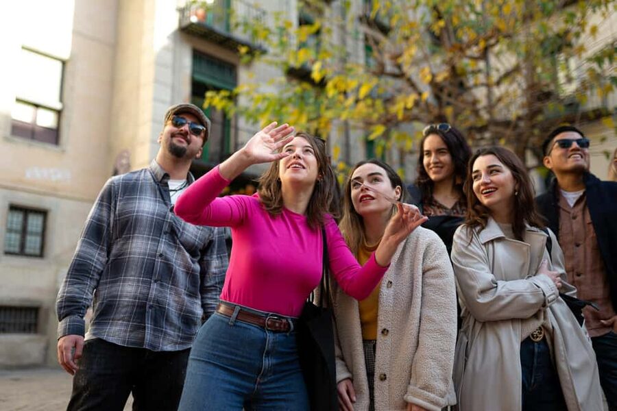 Barcelona: Gothic Quarter Walking Tour with 10+ Attractions - Plaça de l’Àngel: classic streets, sharp photo angles