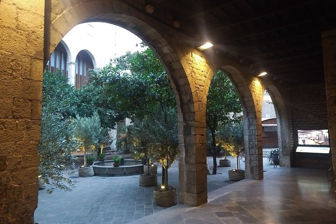 Barcelona Gothic Quarter Walking Tour with Tapas - Font de la Portaferrissa: a ceramic gateway story