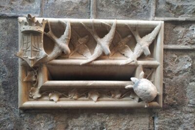 Barcelona Gothic Quarter Walking Tour with Tapas - Start at Pl. de Catalunya: the Six Putti fountain and fast orientation