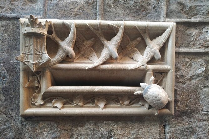 Barcelona Gothic Quarter Walking Tour with Tapas - Start at Pl. de Catalunya: the Six Putti fountain and fast orientation