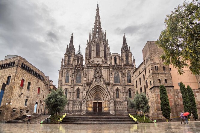 Barcelona Helicopter, Sailboat & Old Town Private Walking Tour - Key things to know before you go