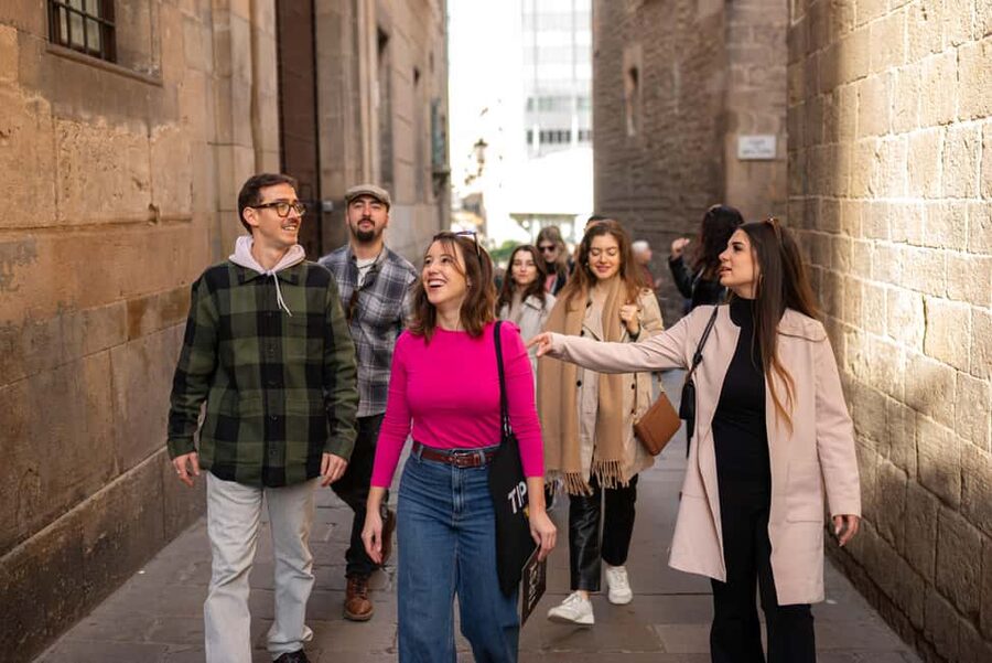 Barcelona: Hidden Gems Walking Tour Including 10+ Sights - Why This 2-Hour Walk Works in Barcelona’s Old City