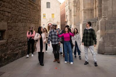 Barcelona: Hidden Gems Walking Tour Including 10+ Sights - Where You Meet (And How Not to Waste Time)