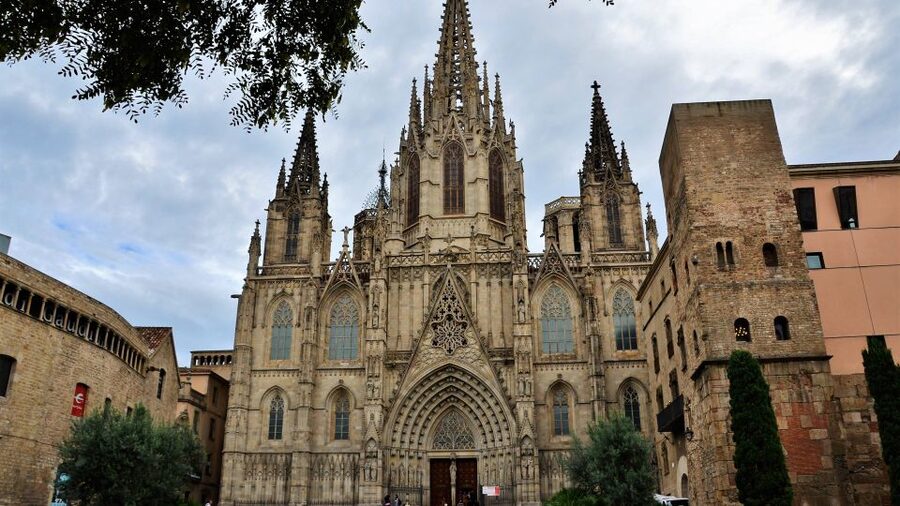 Barcelona: Old Town and Gothic Quarter Walking Tour - Key highlights