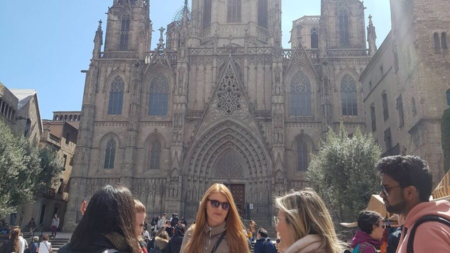 Barcelona: Old Town and Gothic Quarter Walking Tour - Palau de la Música Catalana Pass-By: A Beautiful Outside Moment