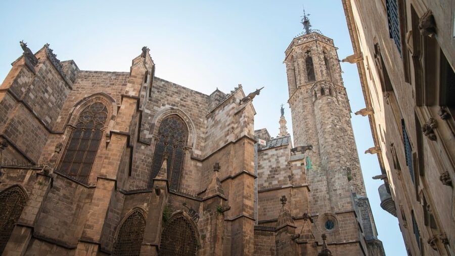 Barcelona: Old Town and Gothic Quarter Walking Tour - Plaça del Rei and Palau Reial: Medieval Power and Columbus