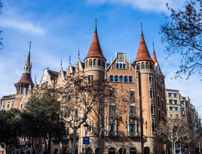 Barcelona: Private Walking Tour with a Local - Meeting Your Lokafyer: Start Where You Actually Are