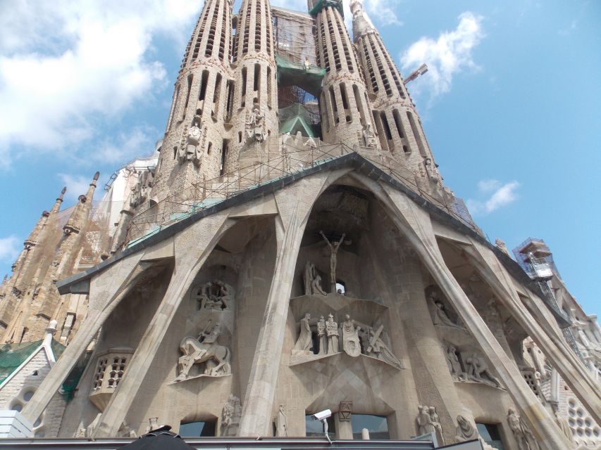 Barcelona: Private Walking Tour with a Local - Languages, Guide Fit, and the Comfort of Real Conversation