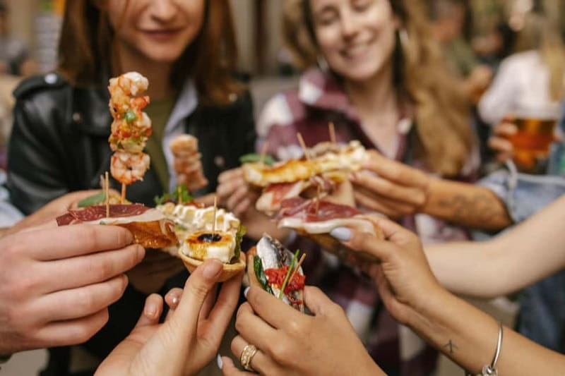 Barcelona: Tapas Food Crawl Walking Tour with Tastings - Meeting at Correos y Telégrafos: where the tour starts