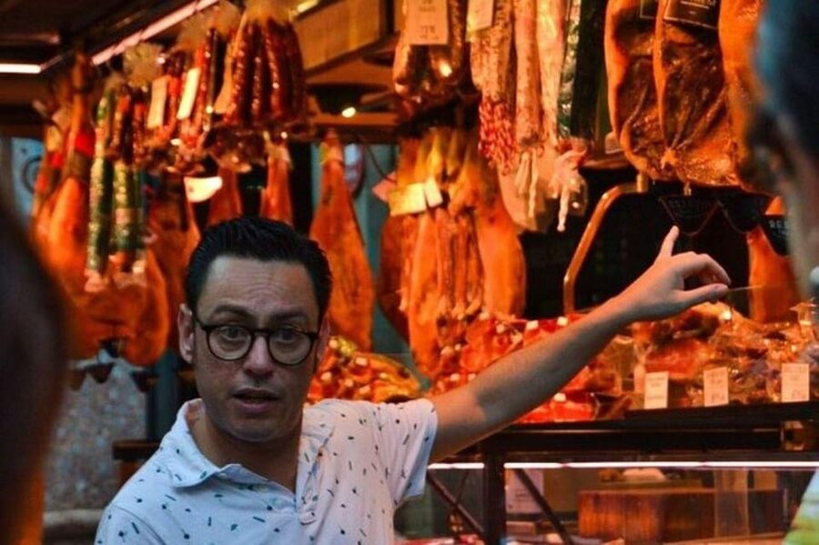 Barcelona: Tapas Walking Tour with Food, Wine, and History - Tips to make the evening smoother (so you enjoy the food, not the stress)