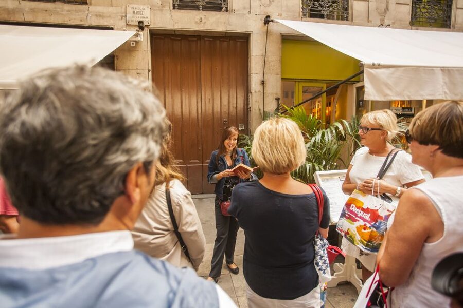 Barcelona: “The Shadow of the Wind” Literary Walking Tour - Santa Anna Church and the Gothic Quarter streets that feel like story pages