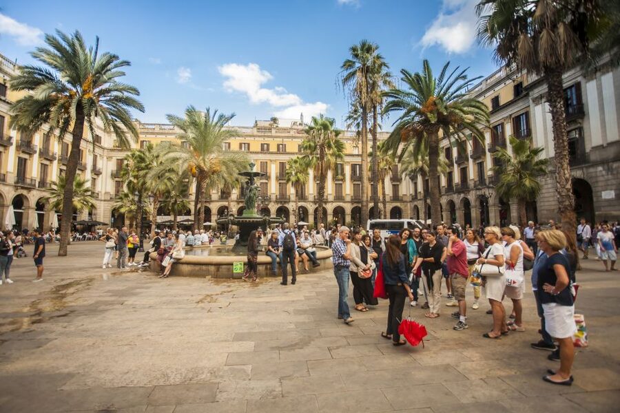 Barcelona: “The Shadow of the Wind” Literary Walking Tour - Santa Maria del Mar and the “big stone” moments