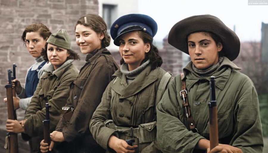 Barcelona: The Spanish Civil War Historical Walking Tour - Trading the tourist facade for the streets that remember