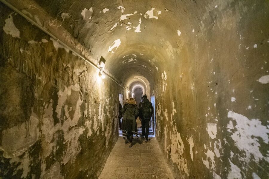 Barcelona: Walking tour with Montjuic Castle & Cable Car - What You Pay for at $64: Tickets Plus a Real Guide