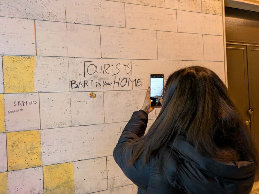 Bari: Street Food Walking Tour with Wine Tasting - Gelateria Gentile: end it with something cold and creamy