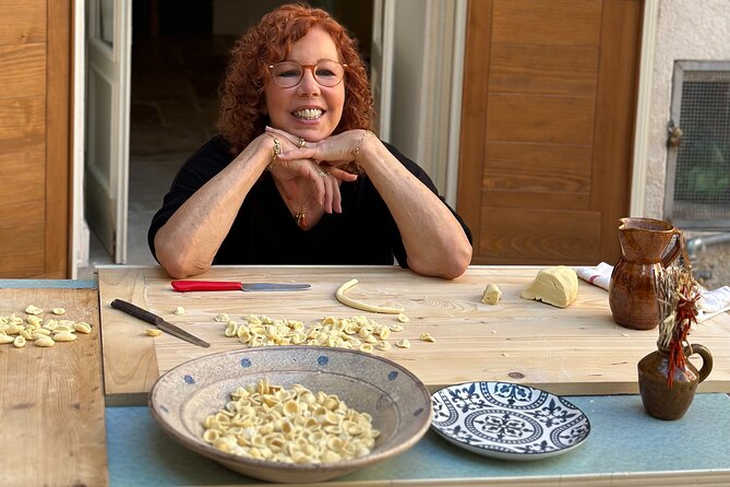 Bari Walking Tour with Pasta Experience - Getting started at Strada Vallisa (and staying on time)