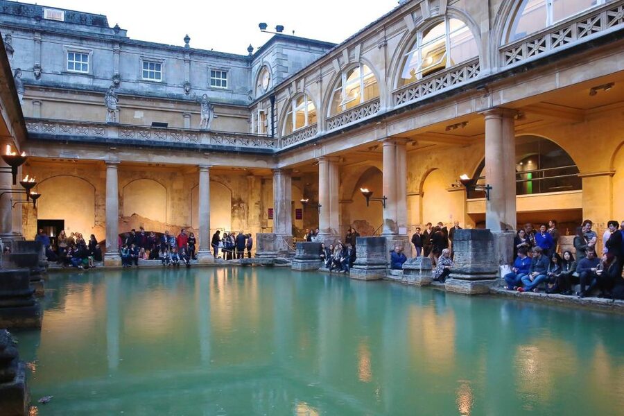 Bath: City Walking Tour with Optional Roman Baths Entry - Start at Bath Abbey: Perpendicular Gothic in the Heart of Town