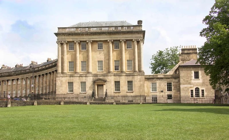 Bath: Private Bridgerton Walking Tour for upto 20 people - Why a Bath Bridgerton walking tour feels different