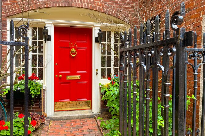 Beacon Hill Boston History + Photo Walking Tour (SMALL Group) - Stop 1: Beacon Hill on purpose—gas lamps, doors, and “slow down” photography