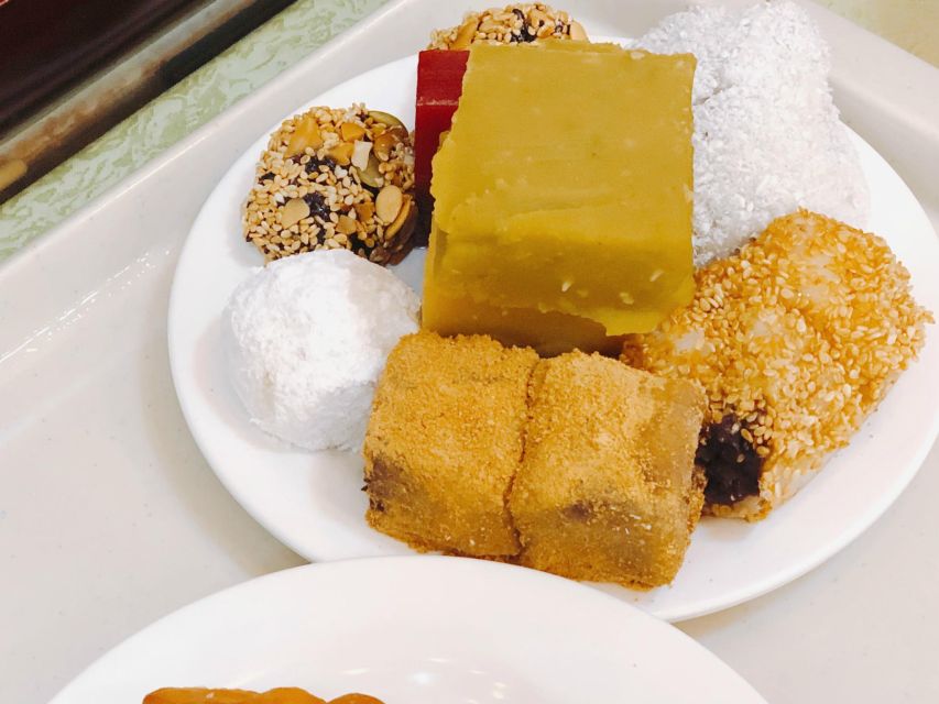 Beijing: Hutong Culinary Walking Tour with 15+ Tastings - What the Best Guides Do: Personalization and Fast Fixes
