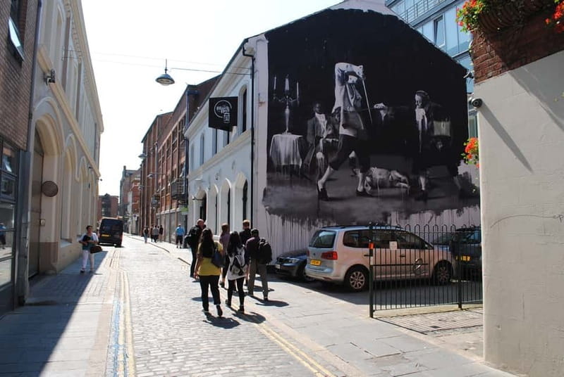 Belfast: A History of Terror Walking Tour - Belfast City Hall to the Forgotten Troubles Memorial: how the route works