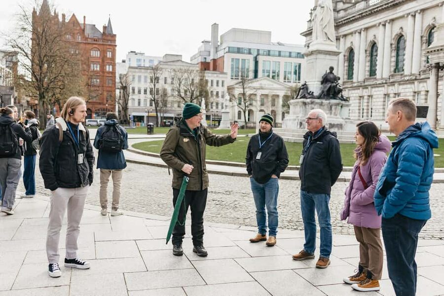 Belfast: The Troubles Walls & Bridges Guided Walking Tour - Starting at Belfast City Hall: finding your guide fast