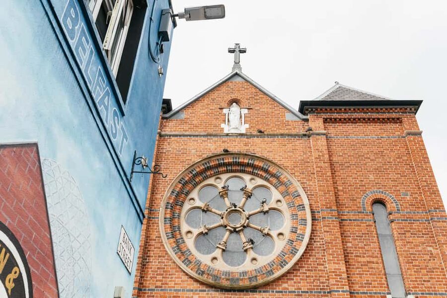 Belfast: The Troubles Walls & Bridges Guided Walking Tour - What to wear and how to prepare (so the day stays enjoyable)