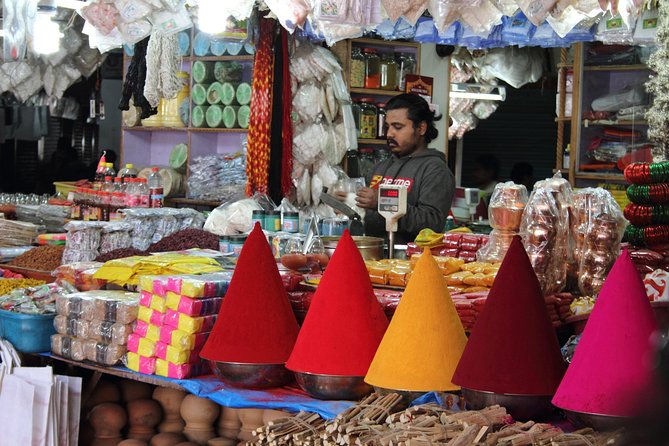 Bengaluru Pete City Market Half-Day Walking Tour - KR Market: flowers and spices at street scale