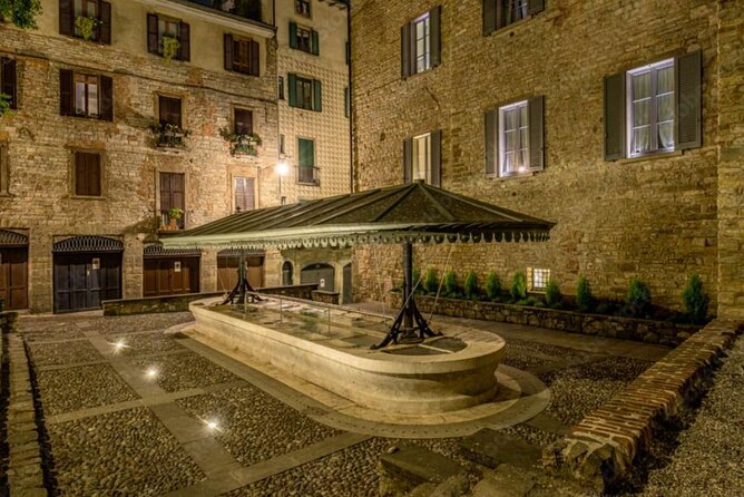 Bergamo: Digital guide made by a local for your walking tour - Antico Lavatoio and Piazza Vecchia: small stops, real payoff