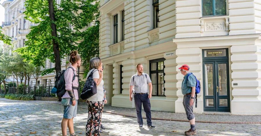Berlin: 2.5-Hour Walking Tour through Kreuzberg 61 - Verband der deutschen Buchdrucker and the craft of the city