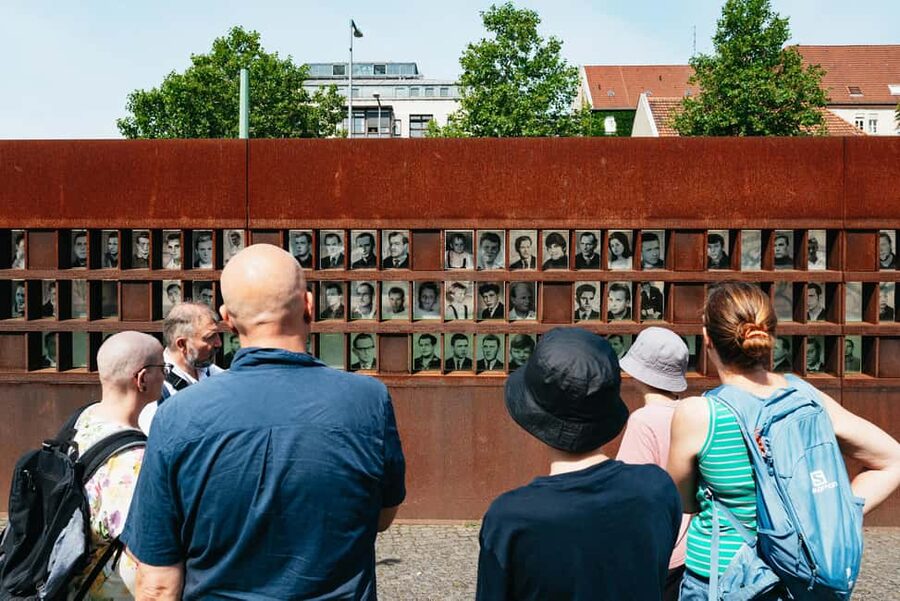 Berlin: Cold War Walking Tour on Berlin Wall Route - Tracing the Berlin Wall: the route from Gesundbrunnen to Prenzlauer Berg