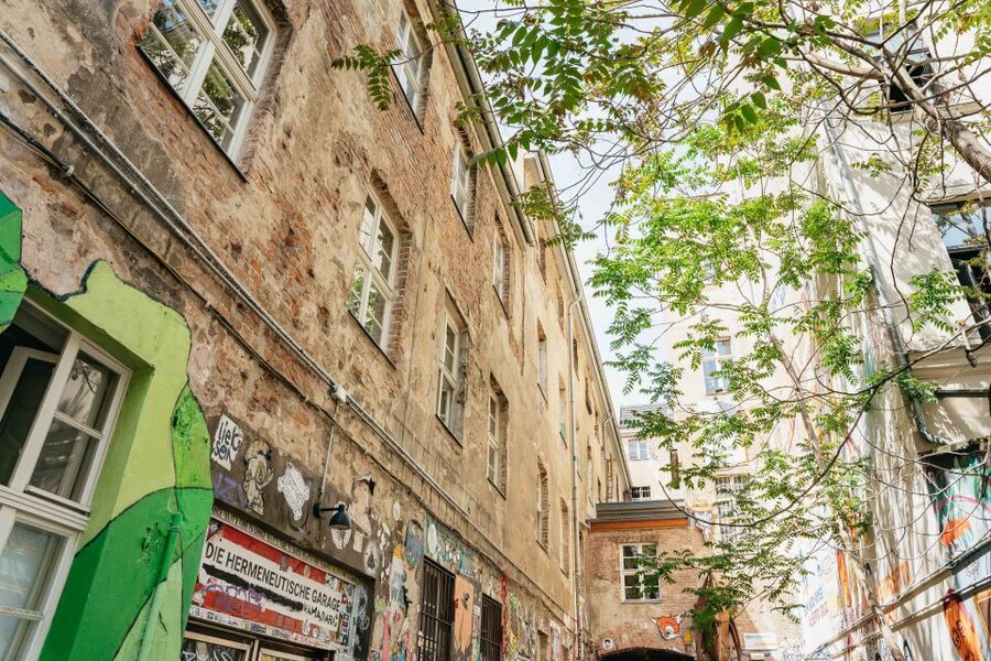 Berlin: Hidden Backyards Guided Walking Tour - Haus Schwarzenberg and the Art-Through-Time Courtyard