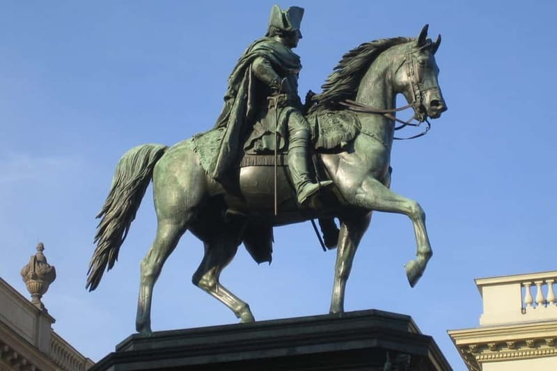 Berlin: Historic Center Walking Tour with a Real Berliner - Museum Island and Humboldt Forum: where art, faith, and power overlap