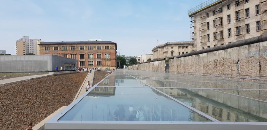 Berlin Historical Highlights Walking Tour - Brandenburg Gate and Unter den Linden: from 18th-century icons to modern Berlin