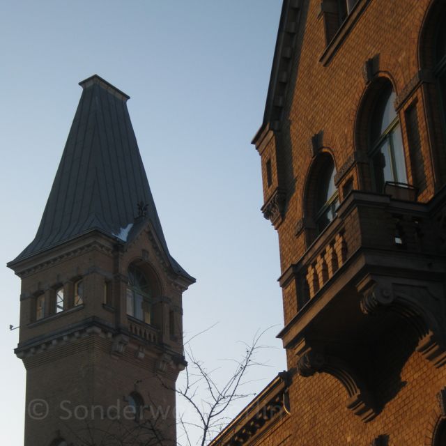 Berlin: Prenzlauer Berg District Guided Walking Tour - Meeting Up and Making the Most of a 2.5-Hour Walk