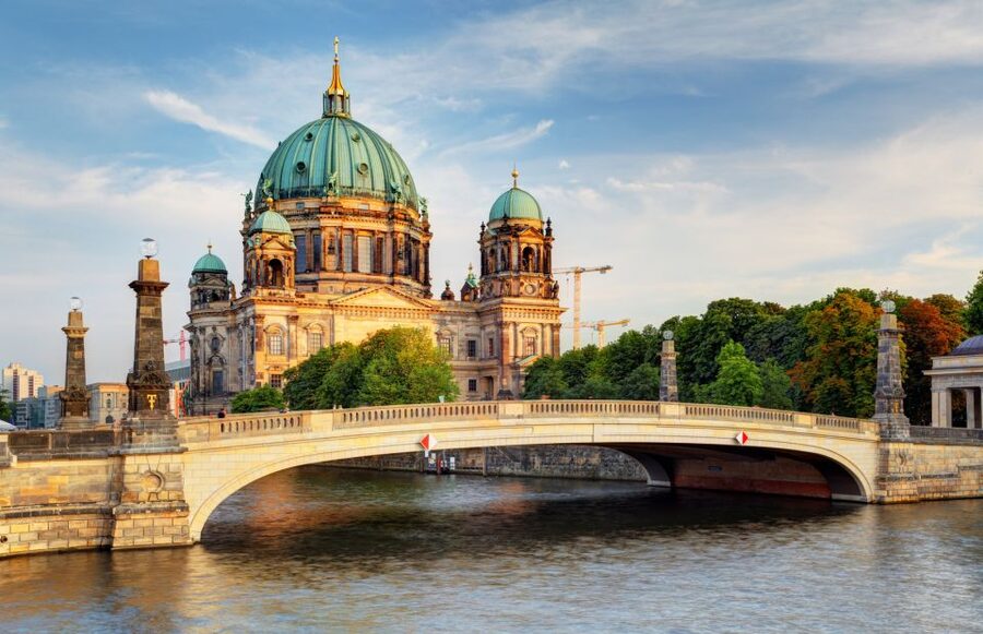 Berlin: Sightseeing Walking Tour of the Top 20 Attractions - Starting at Paul-Löbe-Haus: The Right First Step for a Big-Day Berlin Plan
