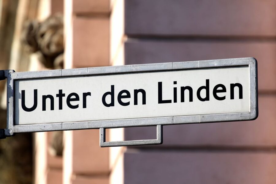 Berlin: Sightseeing Walking Tour of the Top 20 Attractions - Potsdamer Platz to Checkpoint Charlie: Cold War Berlin Gets Real on the Street