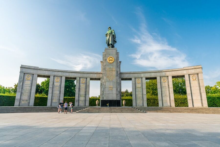 Berlin: Third Reich and Cold War 2 Hour Walking Tour - The Holocaust Memorial: honoring victims as you walk through the story
