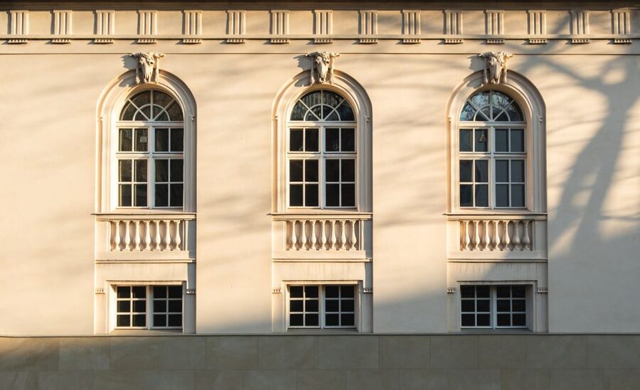 Berlin: walking tour about Charité - Luisenstraße and the Campus Walk: Following the Medicine Braintrust