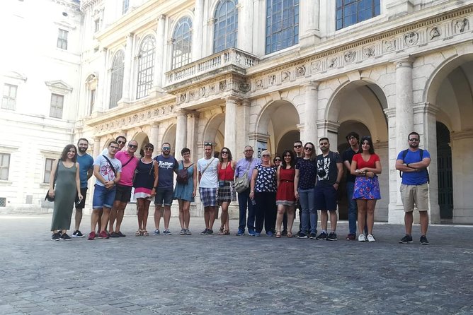 Best of Rome Walking Tour including Trevi Fountain - Trevi Fountain: Photos, Coin Toss, and the Crowd Factor