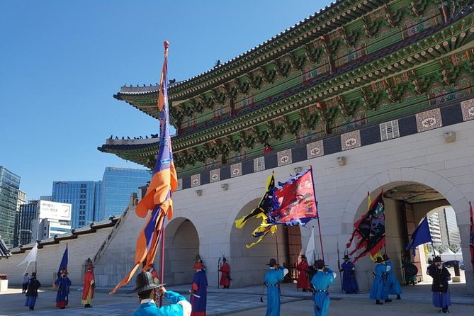 Best Walking Tour to Gyeongbok Palace Bukchon Hanok Village - Gyeongbokgung Palace: guard changing and court layout basics