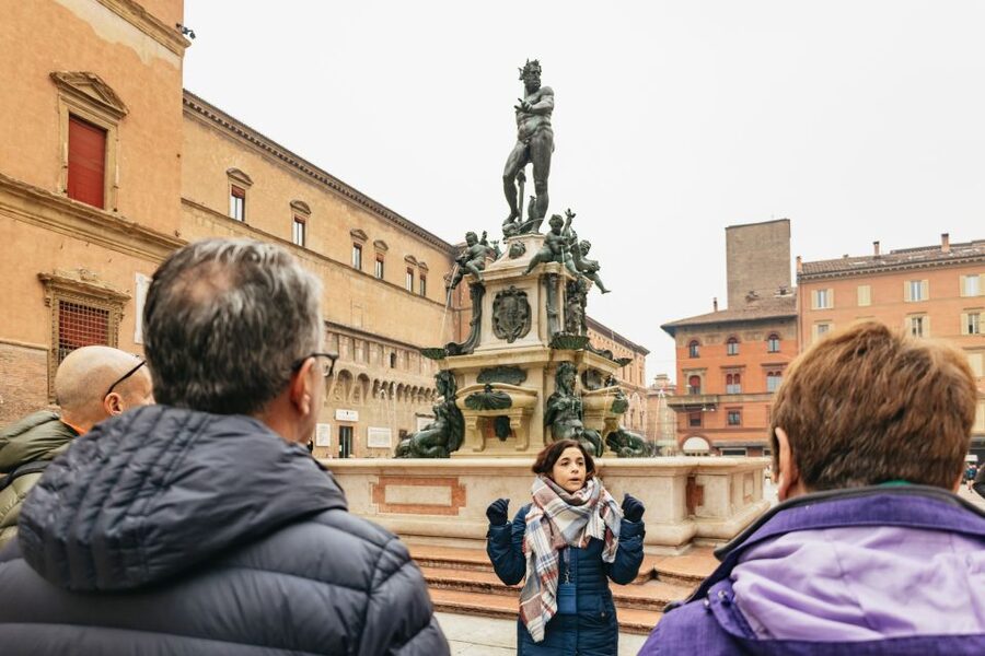 Bologna: City Center Walking Tour - Piazza della Mercanzia and Quadrilatero Market: trade streets, not tourist wallpaper