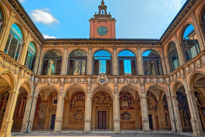 Bologna City Walking Tour - Stop 5: Archiginnasio courtyard entry—timing matters